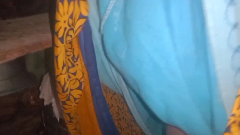 Priyanka314: Soțul indian desi care își strânge sânii soției în timp ce ea...