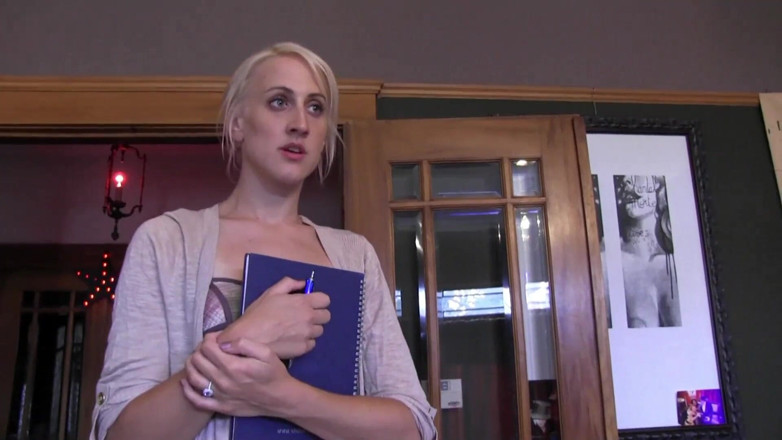 Lesbian Illusion: Ostry seks lesbijski z zbliżającą się mamuśką