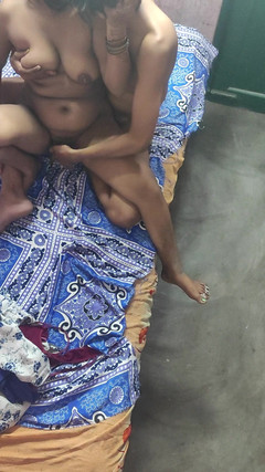 Pyaasibhabhi1: 丈夫偷偷地与前夫留下了性感视频