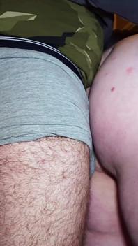 Velká kundička s obrovským zadkem vs zvrácený malý táta