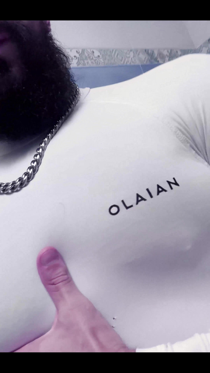 Mister Stone: Vous pouvez voir ces lignes folles à travers le tissu mince