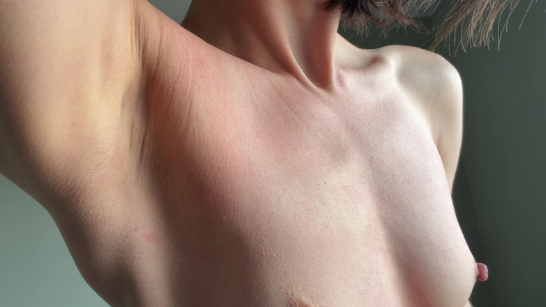 Ms_Emmy_Lynn: Close-up Hollow Shaved Armpits with Small Tits