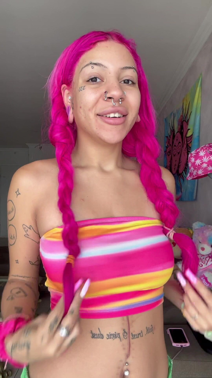 Nali Marie: Tỷ lệ cu khỏa thân tuổi teen bimbo vú to...