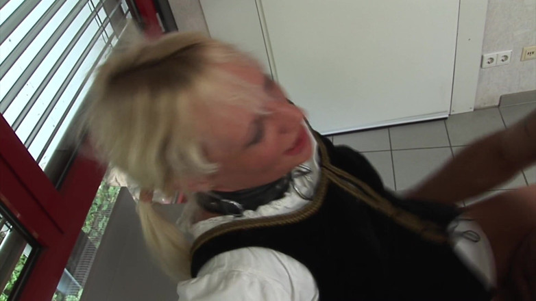 Mega extrem: Schaamteloze bondageseks op kantoor!