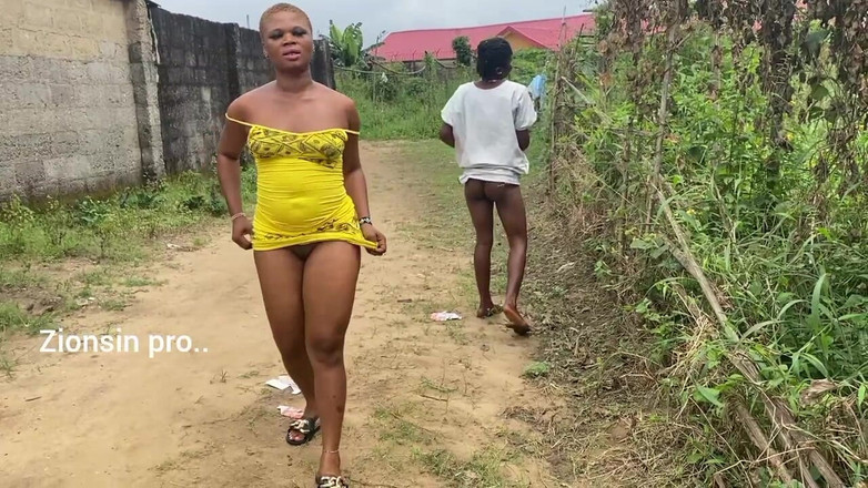 Zion: Yaramaz Afrikalı Genç Kız Güpegündüz Götlerini Gösteriyor