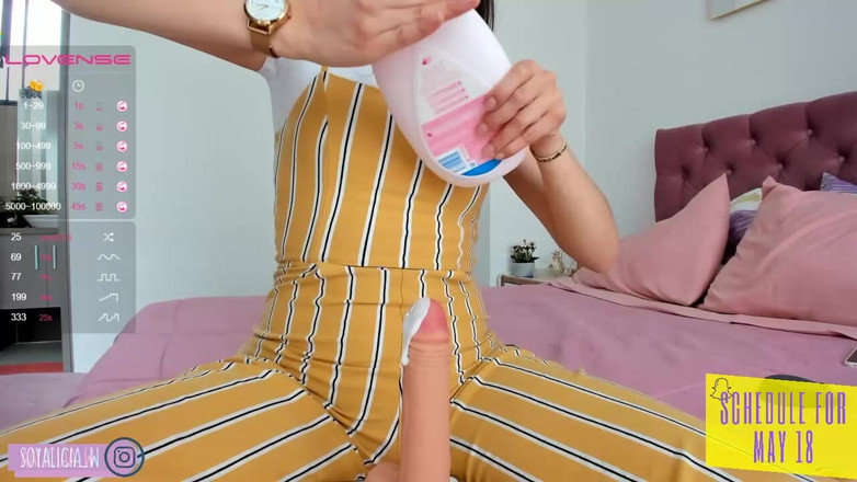 Cute Alice: 可爱的爱丽丝，可爱的荡妇，脸部可爱，用柔软的手给你手淫，还让你来个油腻的脚交