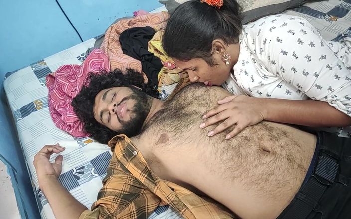 Vaishnavysharunraj: 침실에서 배다른 여동생과 긴 입술 잠금 장치