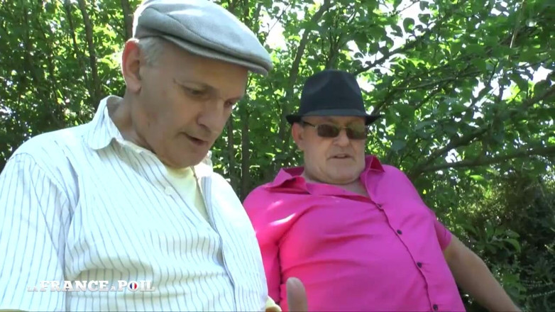 La France a Poil: Milf gangbanged with two old perverts outdoor