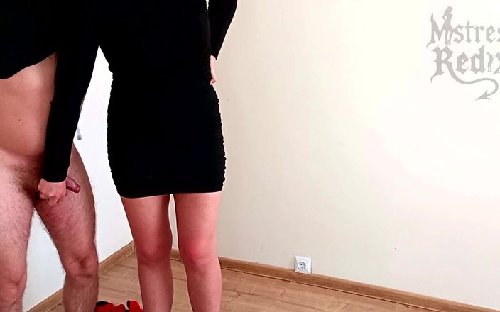 Mistress Redix: Ballbust menottée