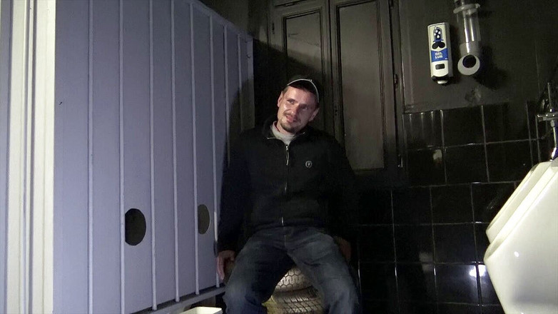 MALIK THE ARAB FUCKER XXL: Dientot dari belakang sama tahar di toilet umum