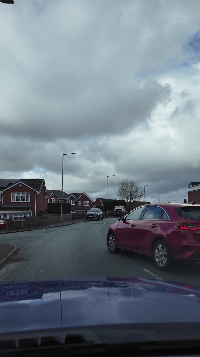 Kellycd2022: Người mặc đồ gợi cảm kellycd ra ngoài để lái xe trong đôi...