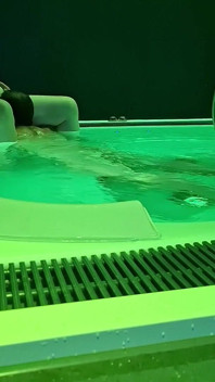 Fã De 18 Anos Me Viu No Spa Público E Me Encheu De Banheira De Hidromassagem