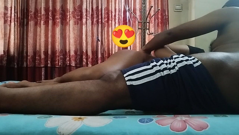 Teensex: T-girl fodendo colega de trabalho rabuda pau grande no quarto...