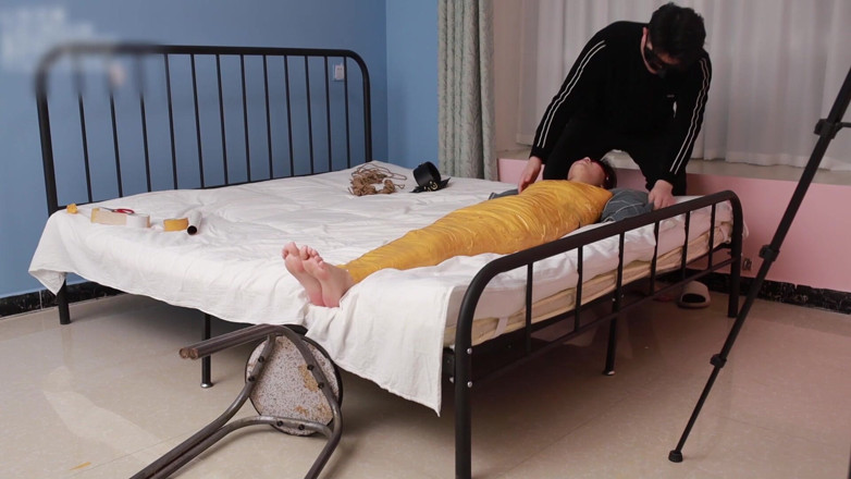 Asian bondage: A Cute Barefoot Girlfriend Uses Tape to Bind Her Whole...