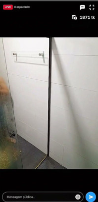 Ik nam een douche op de livestream en kreeg een aantal ondeugende volgers