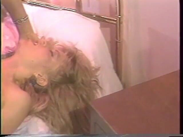 Old Good Porn: Peter North gets his schlong sucked by Sharon Kane then...