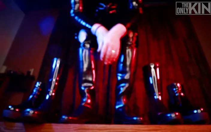 theonlyKING: Sumbit to ur boot king