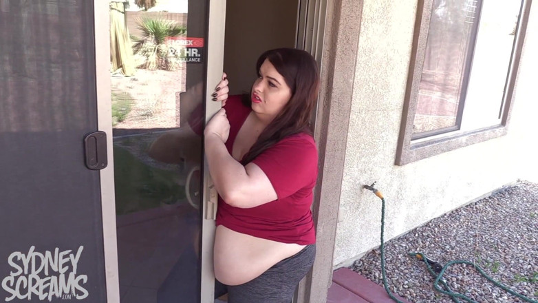 Sydney screams fetish: Fatty Gets Stuck in Door - Wmv