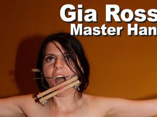 Picticon bondage and fetish: Gia Rossi &amp;Master Hand BDSM munkavle fastklämd kissa vispad