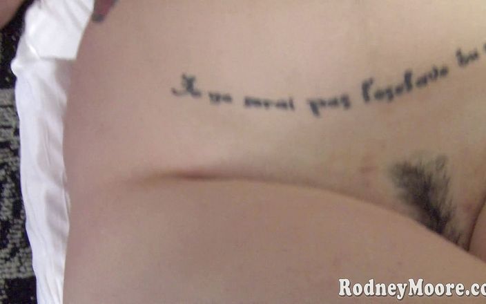 Rodney Moore: Арабель Рафаэль с огромными сиськами лижет сперму с ее сисек