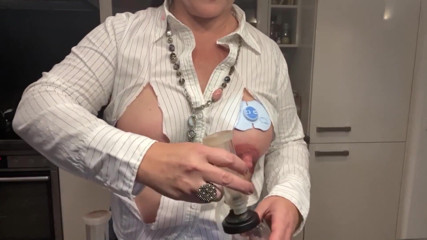 Tanja Tachee: Fill breast milk from Tanja