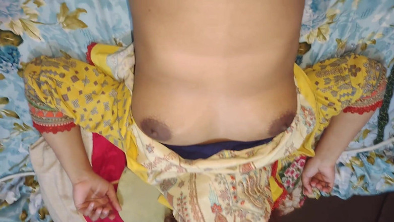 Sairaxsaim: (ibu tiri) Bahagian 3 Ibu Tiri Desi Memberikan Handjob Pancutan Mani...