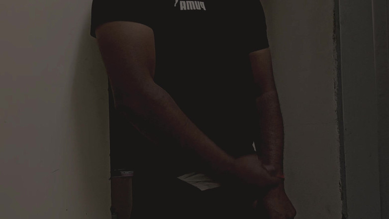 DesiBurChudai: Cumnata și cumnata se fut după ce soțul iese