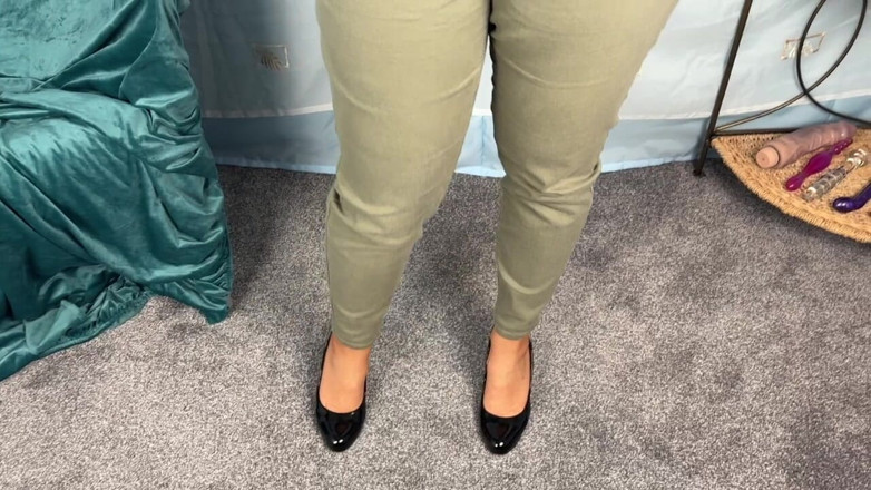 Mr MF: Mrs Mature Feet Strips From Everyday Clothing 416