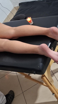 Relaxační masáž zad se žhavou svíčkou. SFW