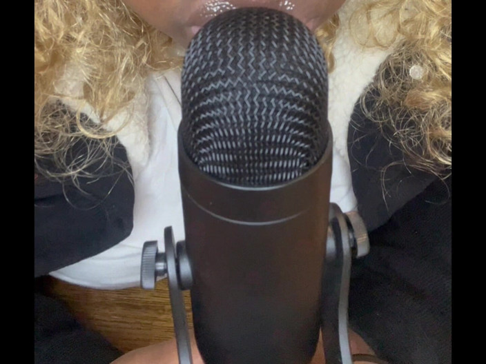 Anye Meshell: Asmr 키스와 핥기!