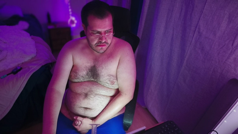 cloudComputa: Ben evden çalışırken eşcinsel ayı masaüstünde sigara içiyor-1