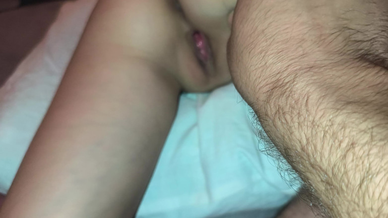 Blondasexy00: Offro al mio fratellastro come materiale pawn e si masturba...