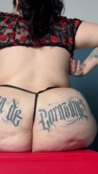 Andy, une grosse BBW face sitting avec de grosses courbes et une différence de poids extrême