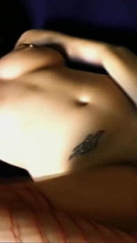 Mysti may seduce la videocamera con una sensuale performance solitaria