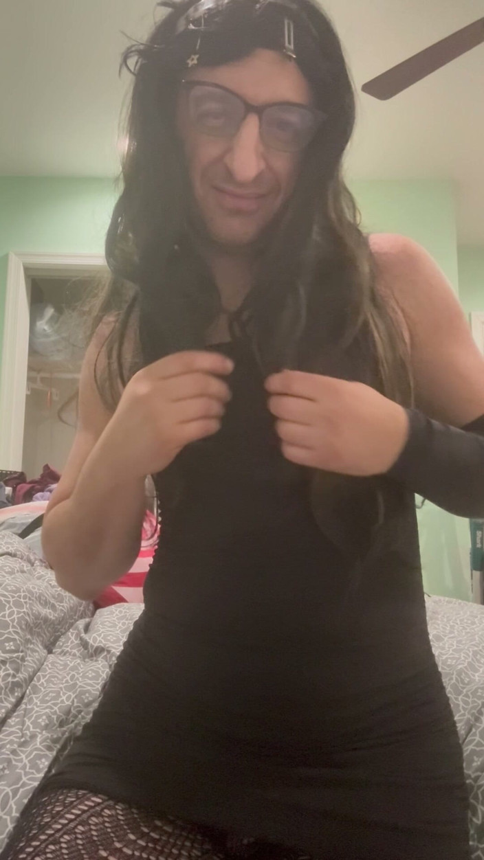 Kinky39: Maminsynek w czarnej sukience