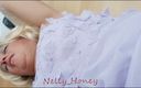 Nelly honey: Bel vestito blu brillante con macchie di sperma
