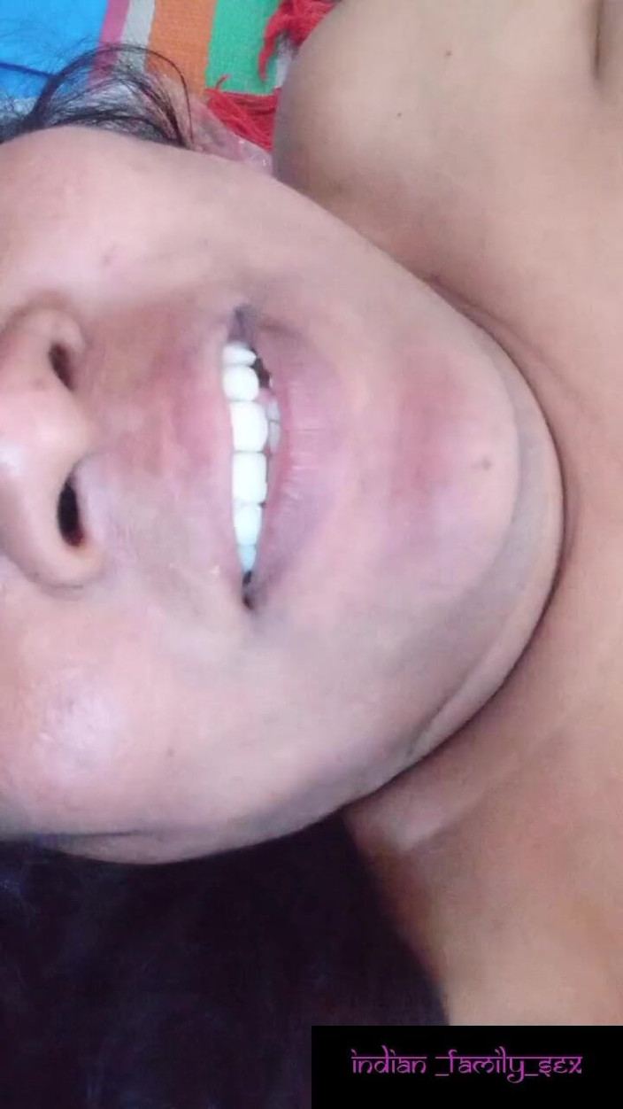 Indian IFS: Gezichtsuitdrukkingen Wile poesje likken