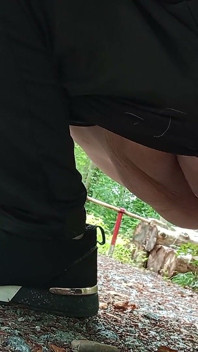 Flattulensen Pissing and Farting Outdoors