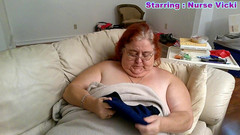 BBW nurse Vicki adventures with friends: 护士Vicki假装对你吐口水！