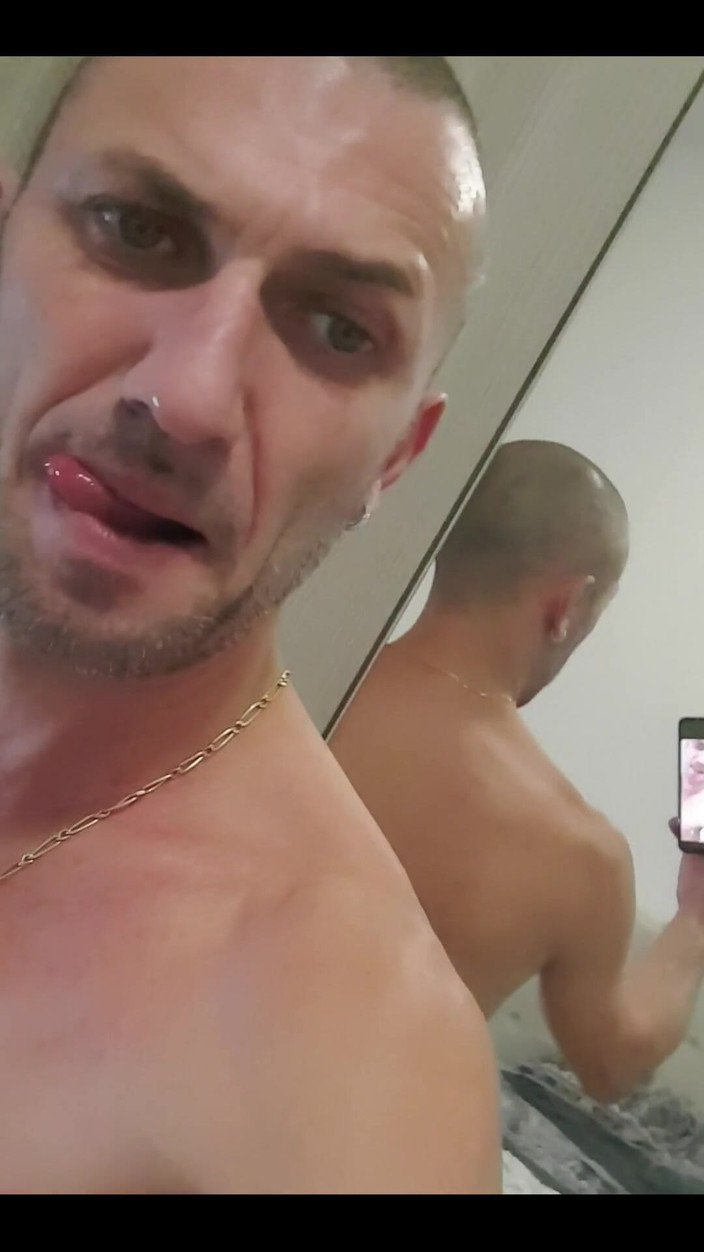 Boy jerking off: Vad vill du göra mot mig?