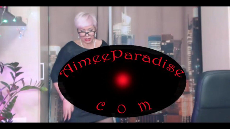 AimeeParadise: Zvrácená zralá děvka Aimeeparadise masturbuje s mrkví na Objednávku Boss!