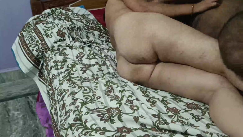 Sexy sindu: 男朋友舔舐和操逼湿逼特写