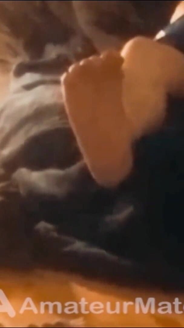 AmateurBoysPissing: Hetero spolubydlící přistižen při honění pro porno. 2 kamery, 2 situace a...