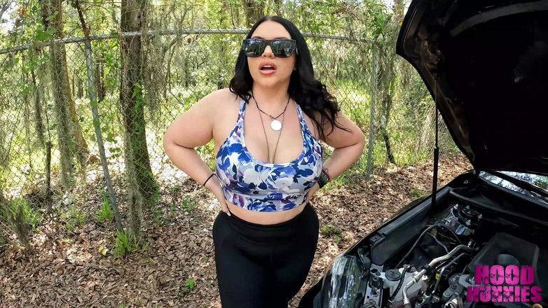 Hood Hunnies: Mandi May má malé potíže s autem