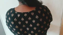 हॉट गांव की सौतेली मम्मी लंड चुसाई और चुदाई