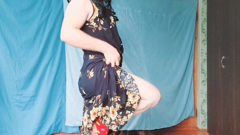 Kitty_Cross: Sexy Femboy se pomalu svléká, zatímco se na tebe dívám...