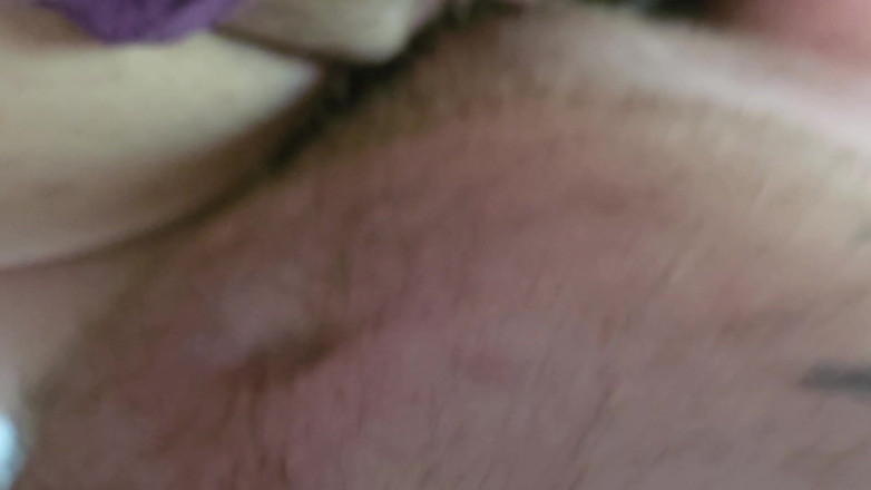 MamaXXXBear: Weelderige milf krijgt haar roze poesje van dichtbij geneukt met...