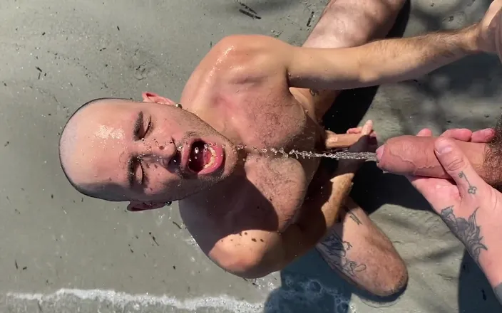 davidedpxxx: Stretching My Hole and Drinking Piss Outdoor
