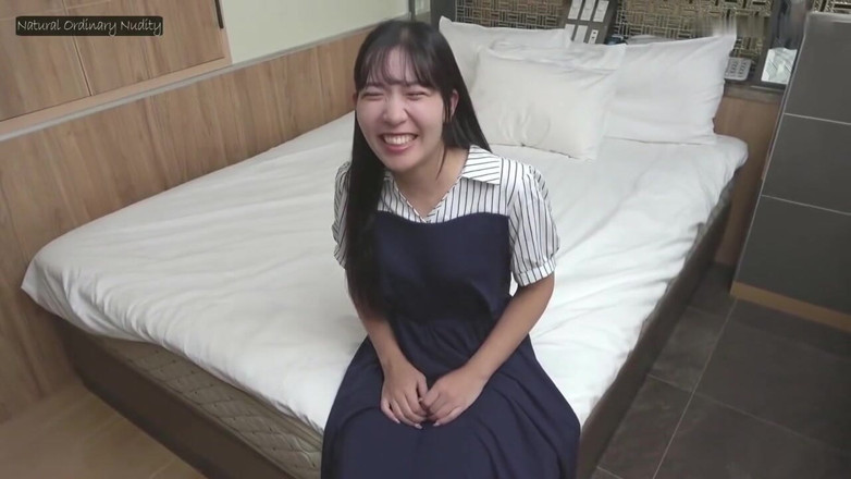 Studio Modern Shunga - JAV: ファーストリヴェーション デザイアブルームは、彼女のプライベートな覚醒が捕捉された遭遇へと変わる中で展開する - 1
