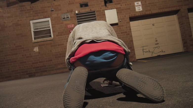 TattedBootyAb: Riskantní šukání na parkovišti ukazující sousedy - znovu jsem chycen !!